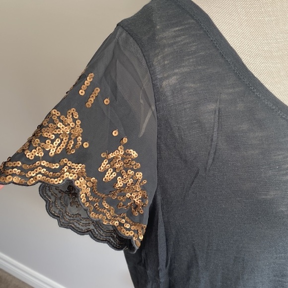 aerie - Glamorous Light Weight Tee with Rose Gold Sequin Sleeves - Picture 5 of 8